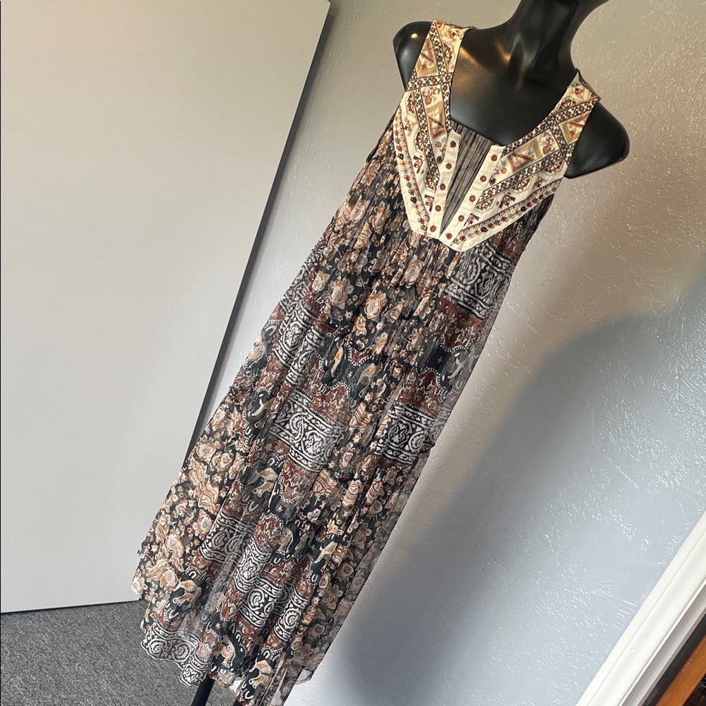 Elegant Black and Cream Patterned Dress